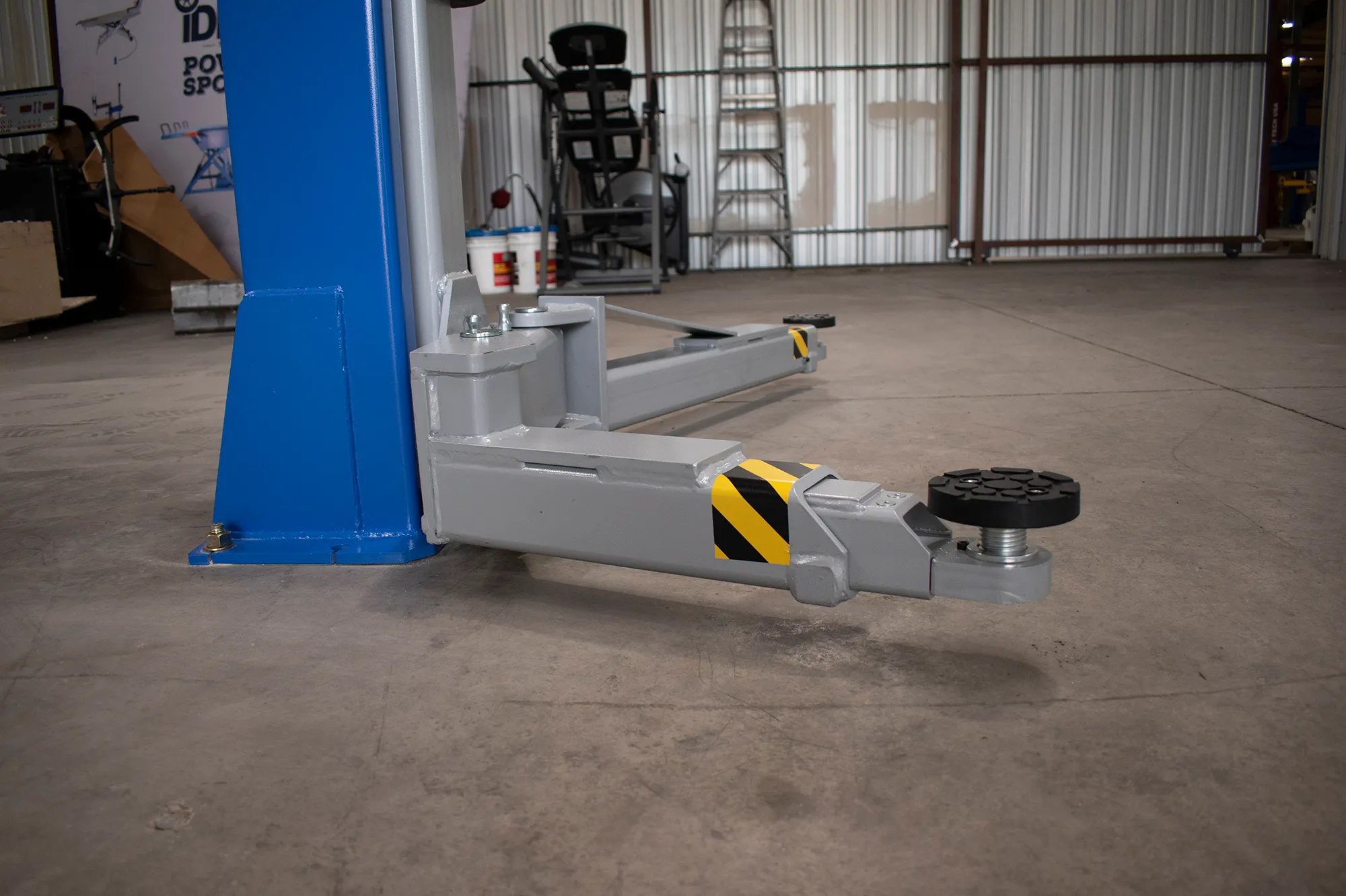 Two Post Clear Floor - Image 9